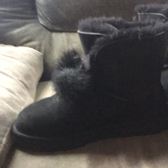 UGG black short inside fluffy ❣️Pom Poms . - Picture 2 of 5